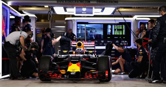 Kierowcy Red Bulla i Ferrari podzieleni w ocenie swoich szans na zagrożenie Mercedesom
