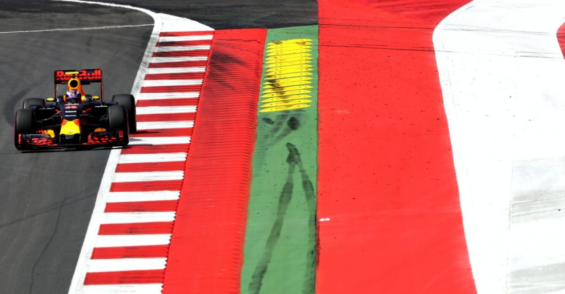 Verstappen skarży się na krawężniki, rywale go nie popierają