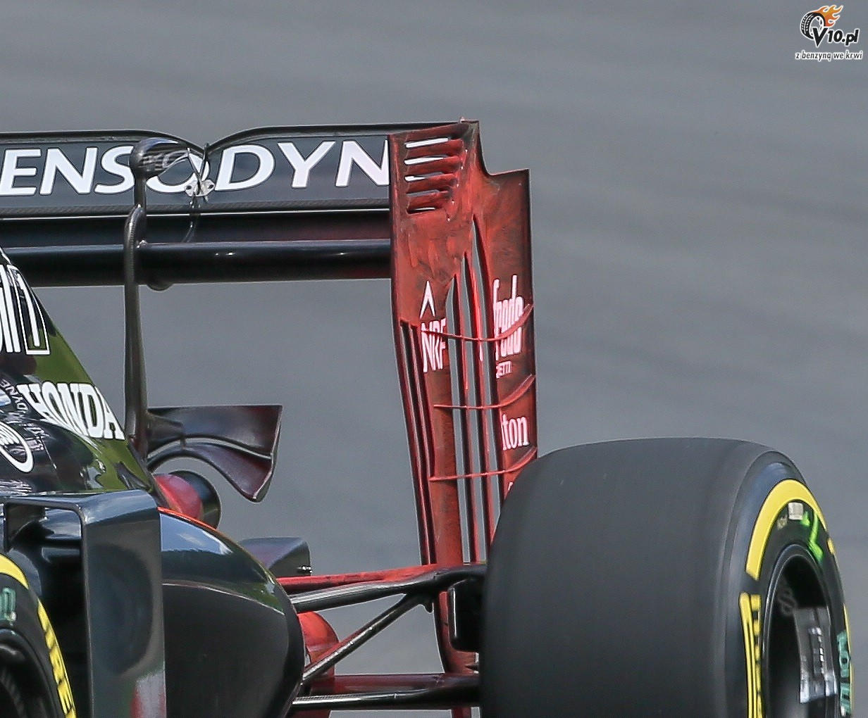 McLaren zadziwi tylnym skrzydem bolidu