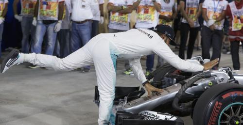 Hamilton zachował pole position mimo przewinienia
