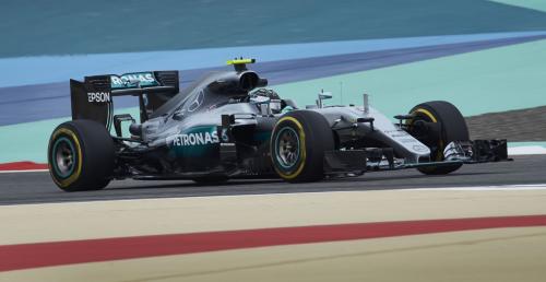 GP Bahrajnu - 1. trening: Rosberg pół sekundy przed Hamiltonem