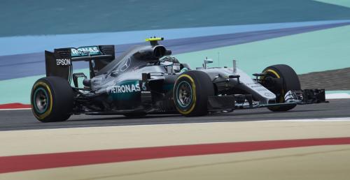 GP Bahrajnu - 1. trening: Rosberg p sekundy przed Hamiltonem