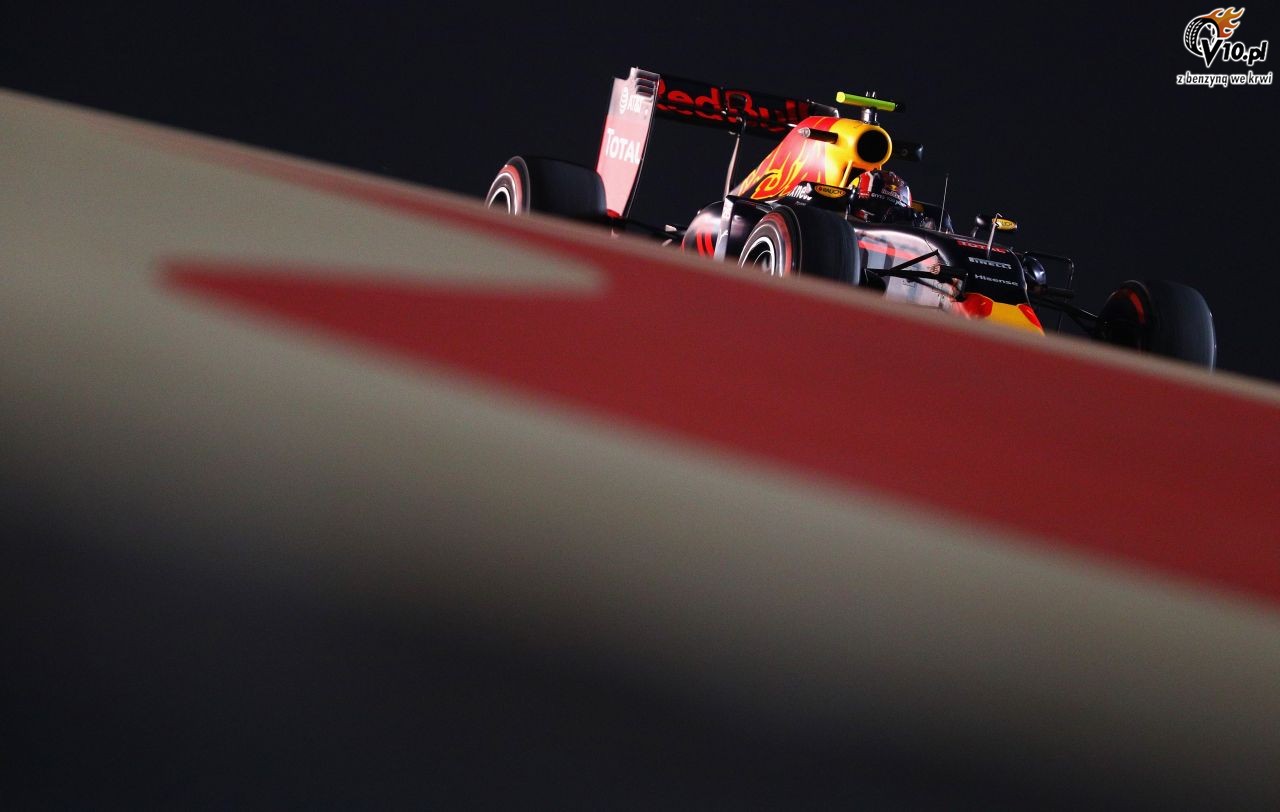 Kwiat zdenerwowany i zawstydzony kolejną słabą pozycją startową