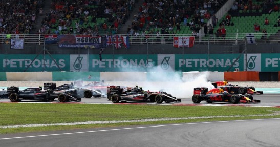Vettel ukarany za kolizję z Rosbergiem na starcie