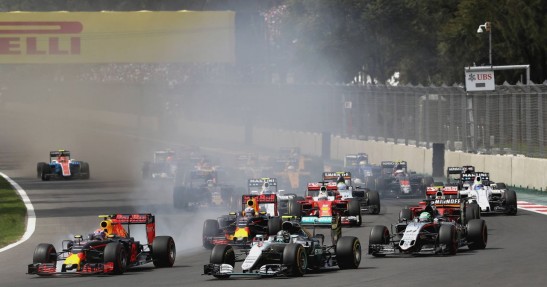 Verstappen nie zamierza obchodzić się ostrożniej z Rosbergiem i Hamiltonem
