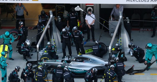 Mercedes odpowiada na teorie spiskowe o sabotowaniu Hamiltona