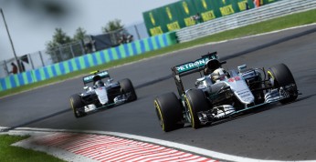 Hamilton jeszcze nie widzi się przed Rosbergiem