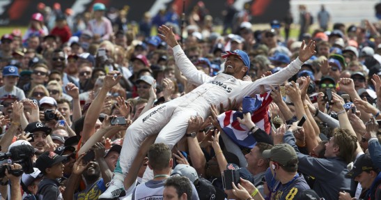 Hamilton 'nie do zatrzymania' na mokrej nawierzchni