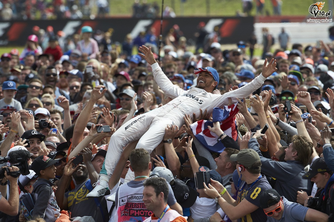 Hamilton 'nie do zatrzymania' na mokrej nawierzchni