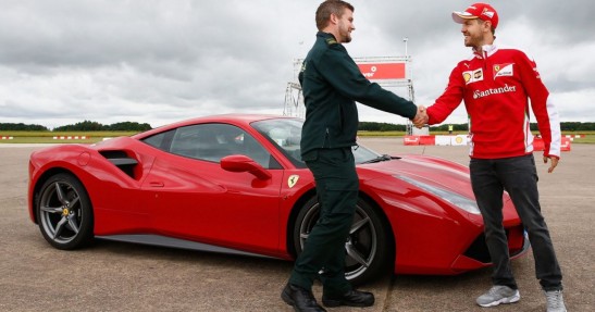 Vettel wygrał karetką pogotowia z Ferrari 488 GTB