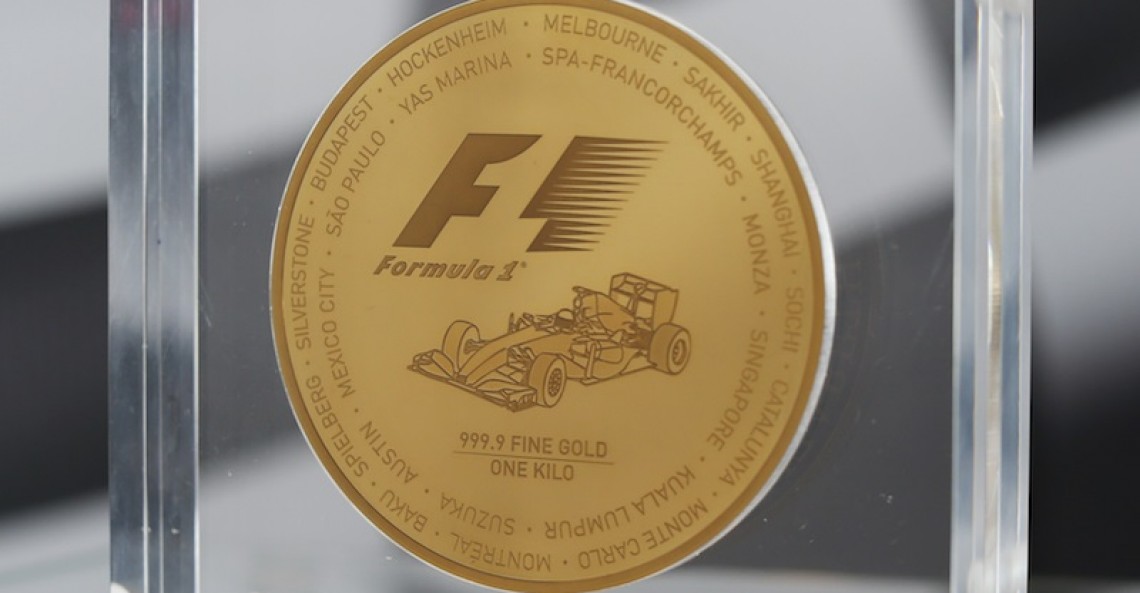Złote monety F1 w sprzedaży
