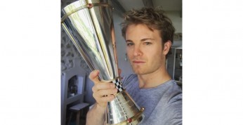 Zdjęcie dnia: Rosberg doczekał się pucharu za największą...