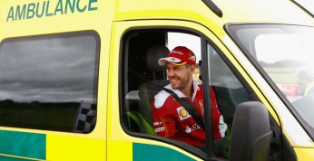 Vettel wygrał karetką pogotowia z Ferrari 488 GTB (wideo)
