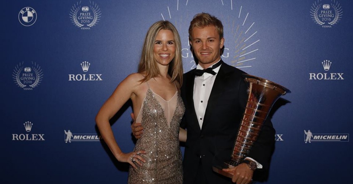 Rosberg zwrócił puchar dla mistrza świata Formuły 1 ze skazą