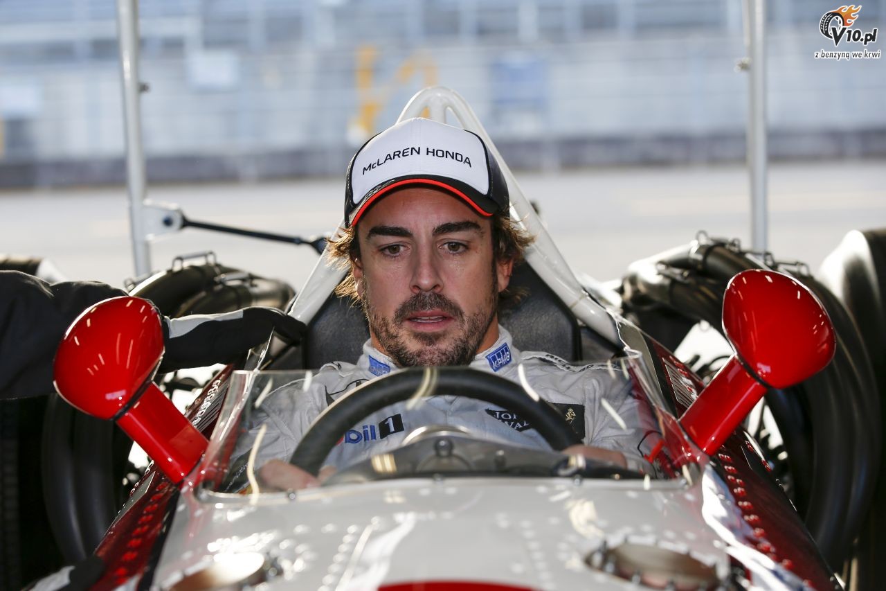 Alonso na dwch koach obok mistrza wiata MotoGP