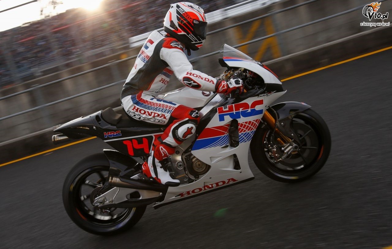 Alonso na dwch koach obok mistrza wiata MotoGP