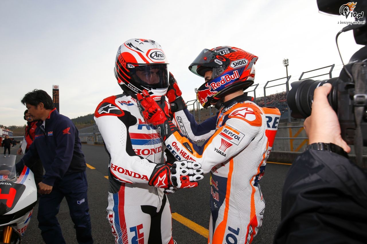 Alonso na dwch koach obok mistrza wiata MotoGP