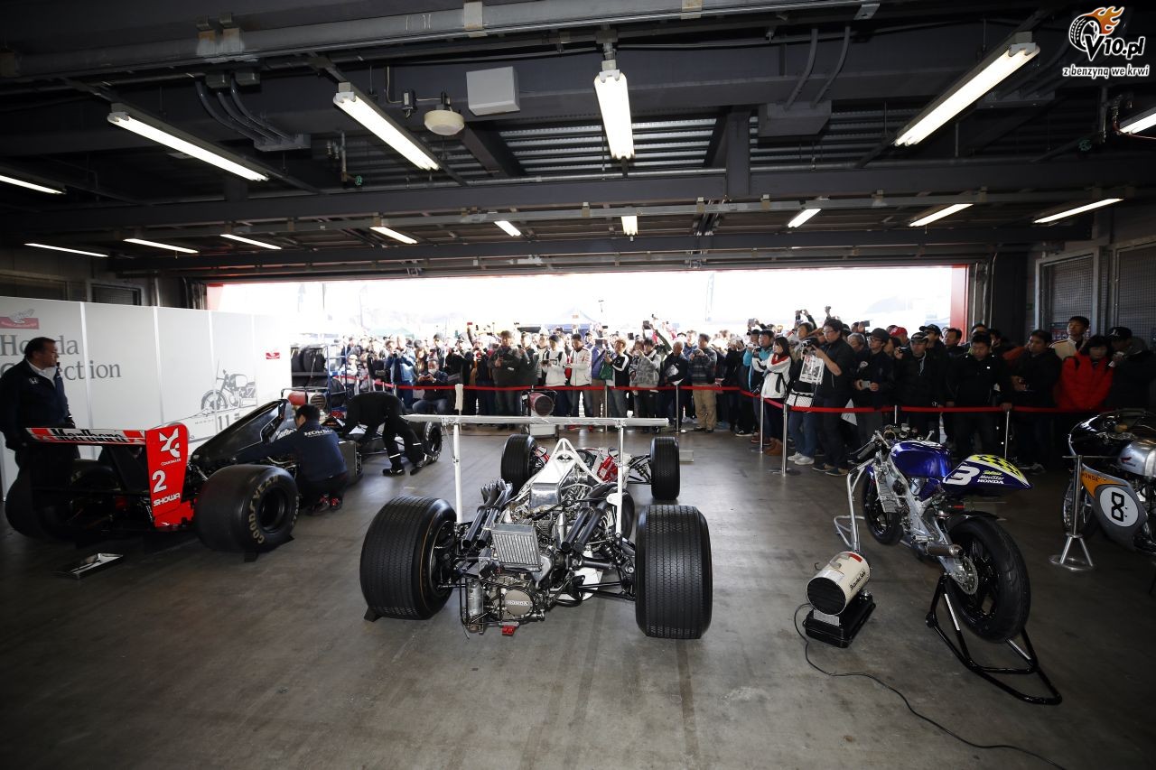Alonso na dwch koach obok mistrza wiata MotoGP
