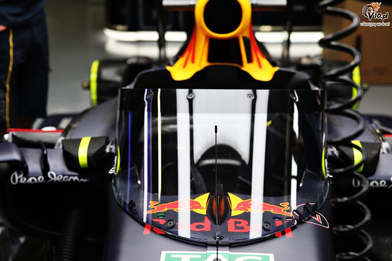 Hamilton porwnuje oson Red Bulla na bolid F1 do tarczy policyjnej