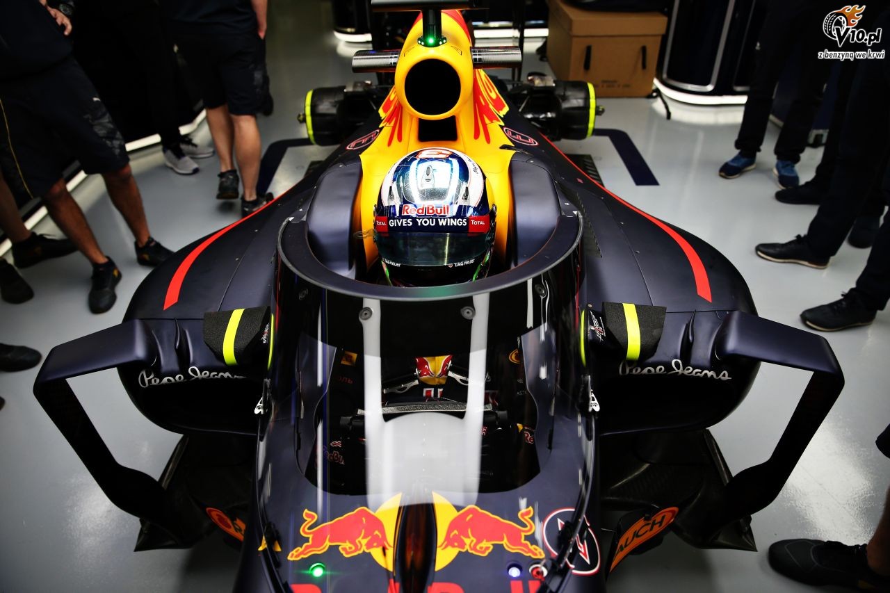 Hamilton porwnuje oson Red Bulla na bolid F1 do tarczy policyjnej