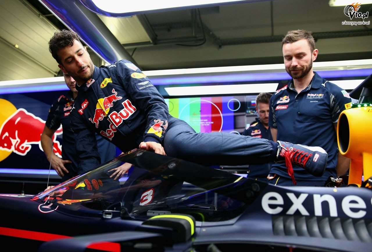Hamilton porwnuje oson Red Bulla na bolid F1 do tarczy policyjnej