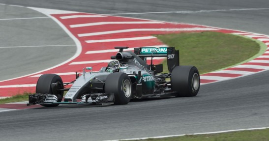 Rosberg testował szersze opony Pirelli, ale przeszkodziła mu pogoda