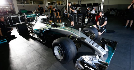 Szersze opony Pirelli dla F1 testowane naraz w bolidach Mercedesa i Ferrari