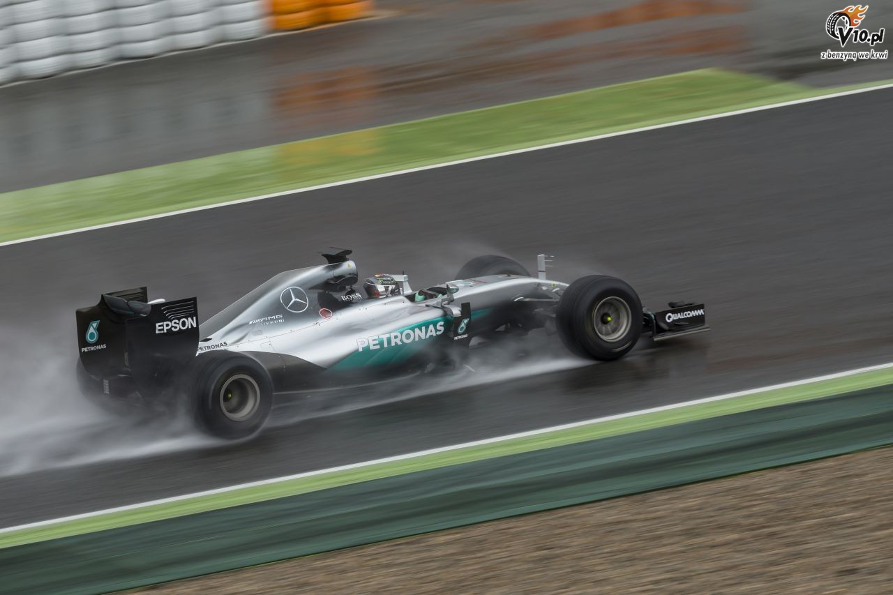 Rosberg testowa szersze opony Pirelli, ale przeszkodzia mu pogoda