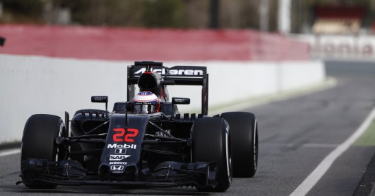 Bolid McLaren-Honda zwrócił uwagę oryginalnym zawieszeniem