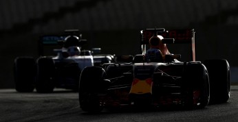 Ricciardo liczy na walkę Red Bulla z Mercedesem w drugiej połowie...