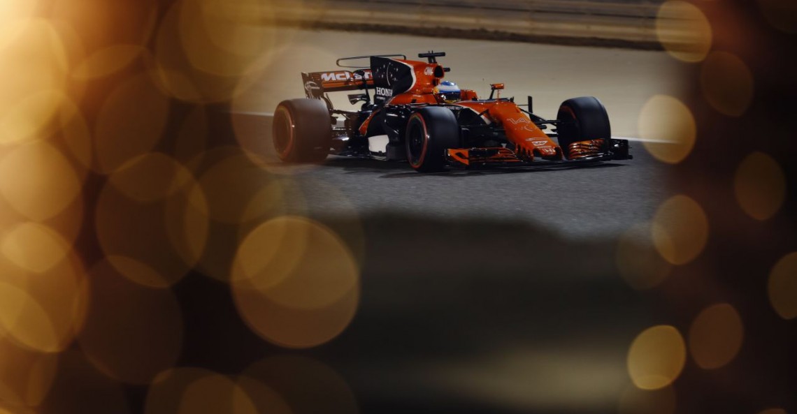 Honda na dywaniku u Alonso