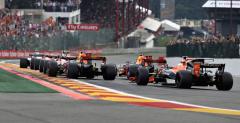 Ricciardo, Verstappen, Alonso i Sainz Jr z kar cofnicia na starcie