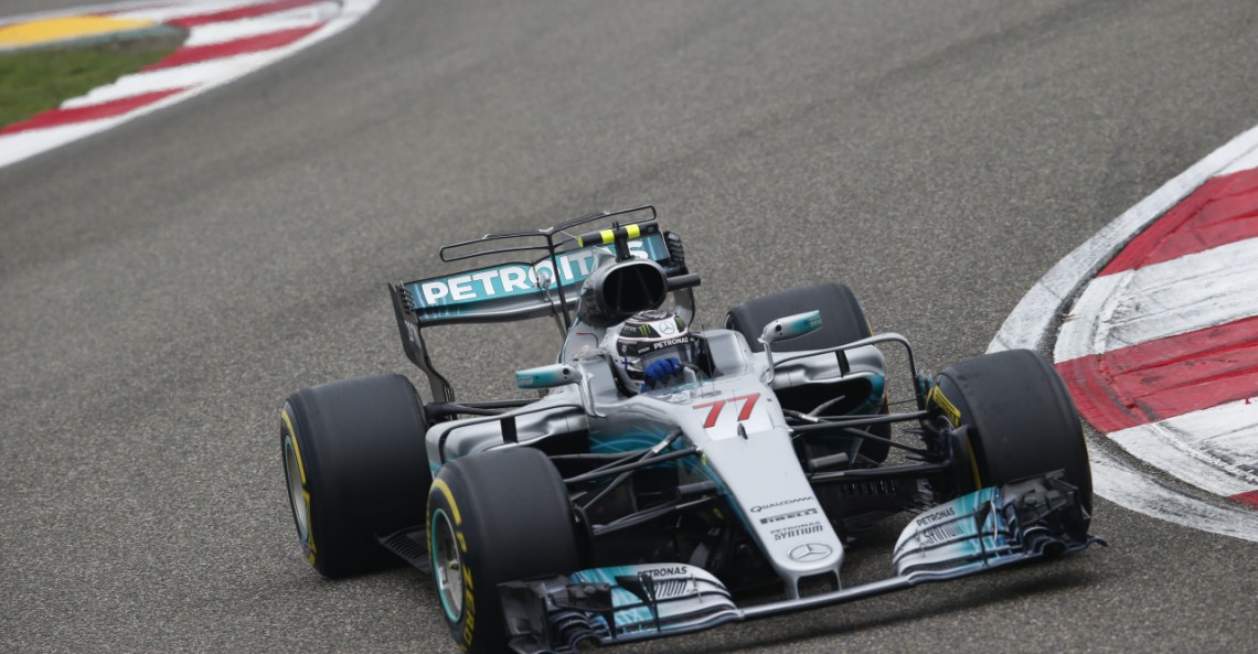 Bottas przeprasza za 'amatorski błąd'