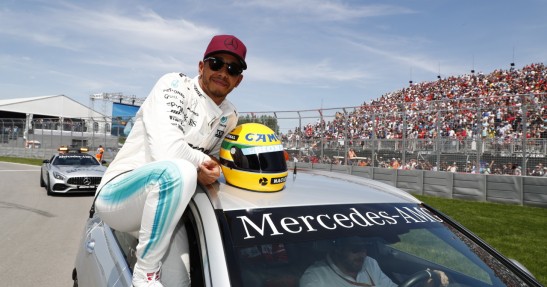 Hamilton ceni sobie otrzymany kask Senny bardziej niż jakiekolwiek trofea