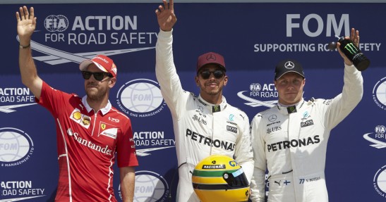 Hamilton ceni sobie otrzymany kask Senny bardziej niż jakiekolwiek trofea