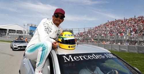 Hamilton ceni sobie otrzymany kask Senny bardziej niż jakiekolwiek trofea