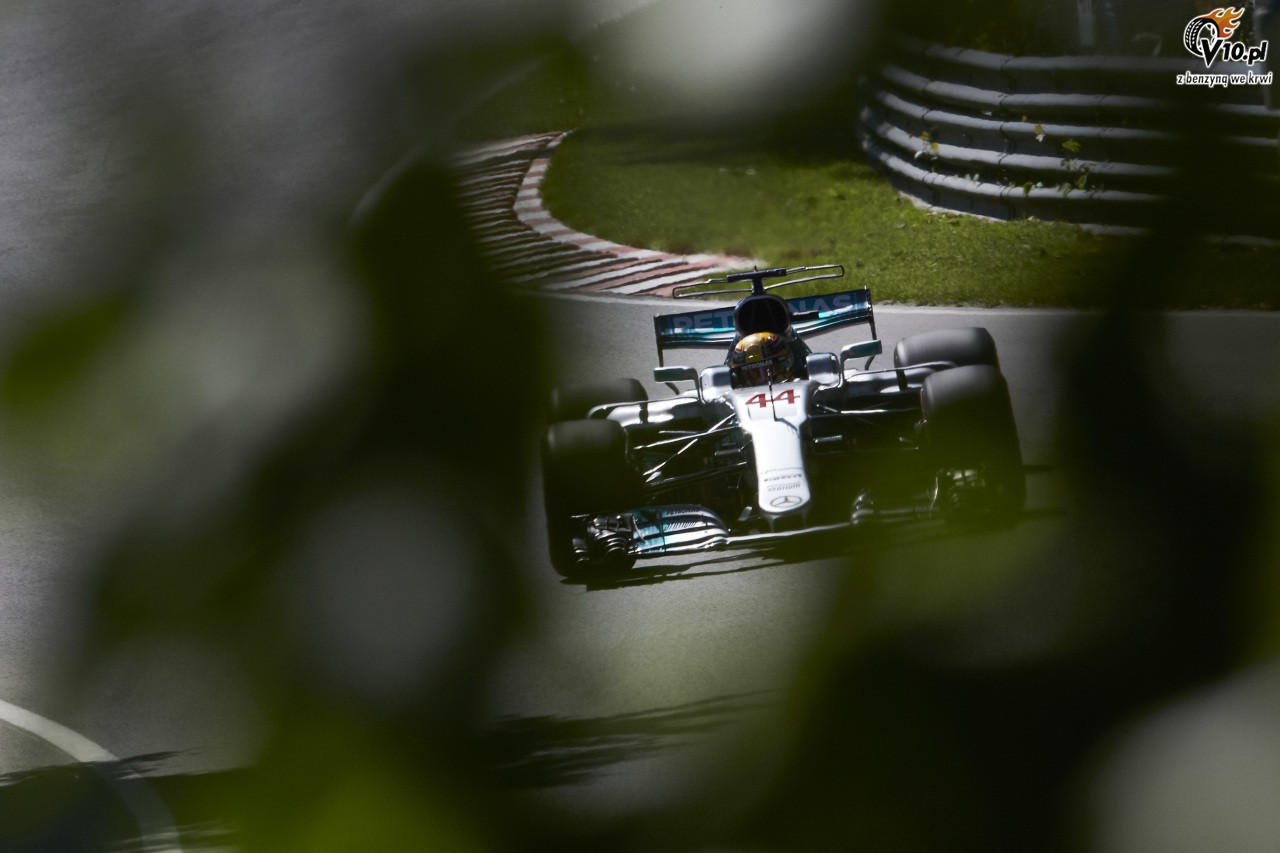 Hamilton ceni sobie otrzymany kask Senny bardziej ni jakiekolwiek trofea