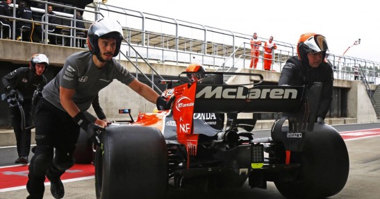 Alonso cieszy się z wygrania Q1