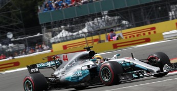 Hamilton jechał na pół gazu po awariach opon u Ferrari