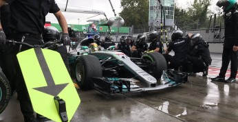 GP Włoch - kwalifikacje: Hamilton pokazuje klasę w deszczu i bije...