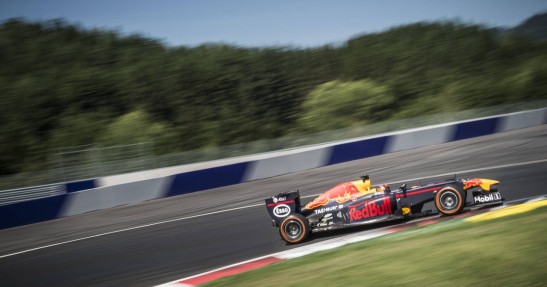 Ogier dosiada bolid F1