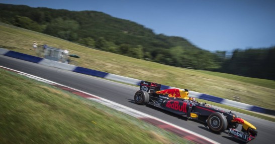 Ogier dosiada bolid F1