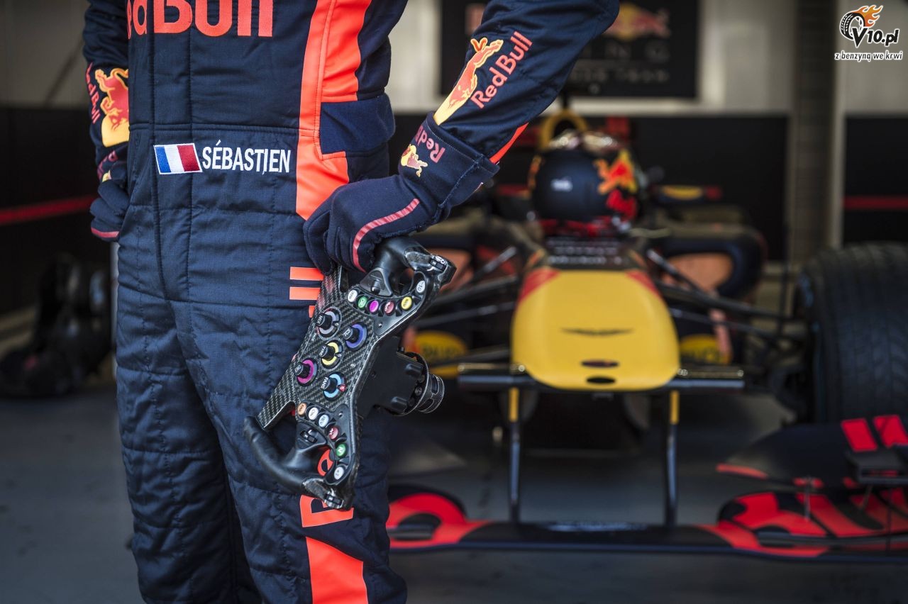 Ogier dosiada bolid F1