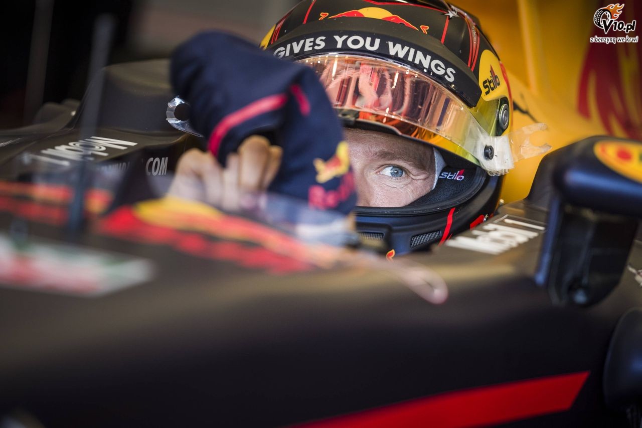 Ogier dosiada bolid F1