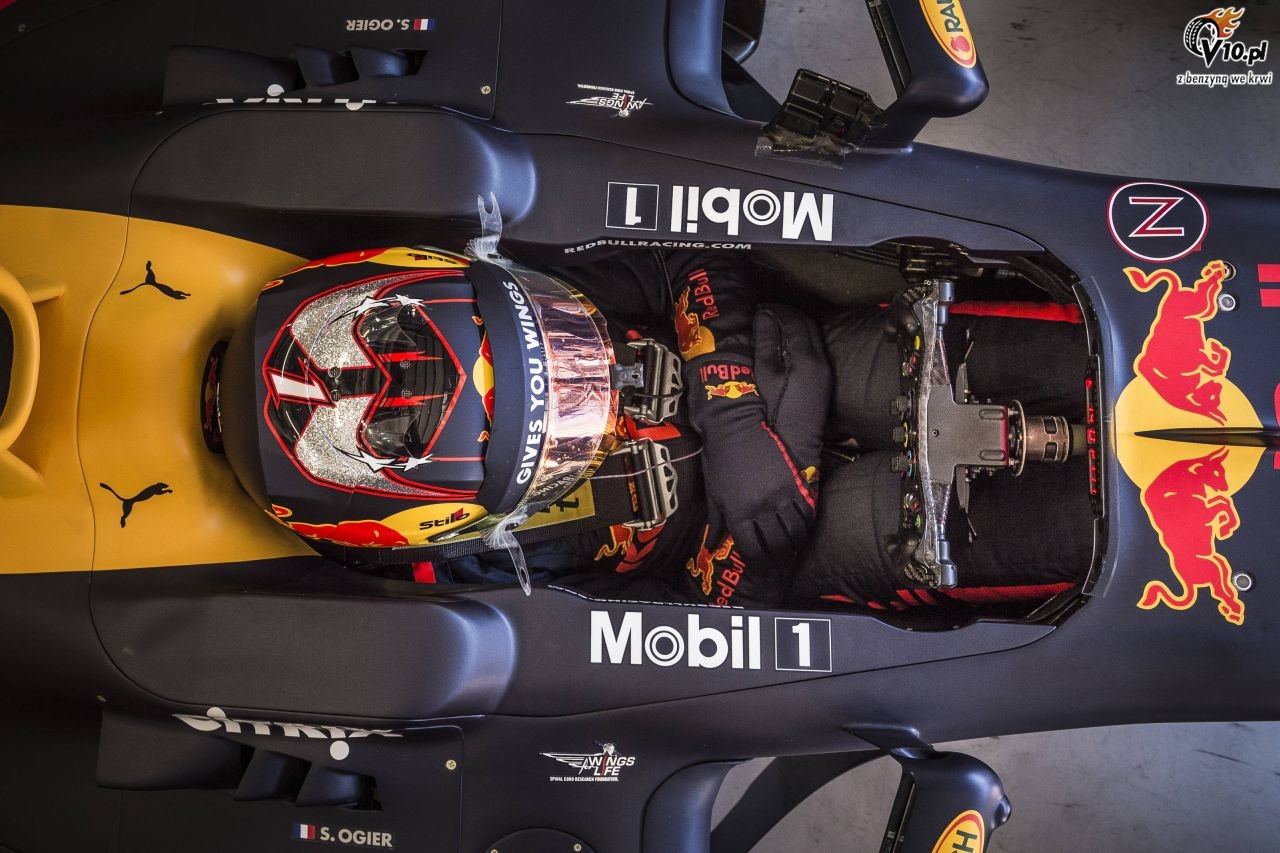 Ogier dosiada bolid F1