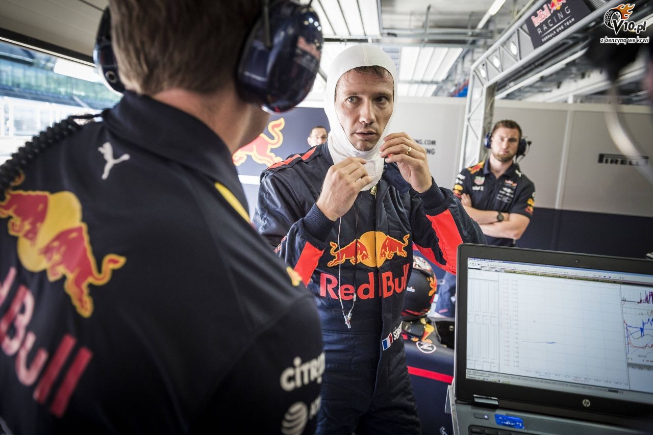 Ogier dosiada bolid F1