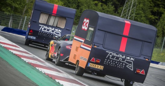 Verstappen i Ricciardo zdemolowali przyczepy kempingowe w nietypowym wyścigu