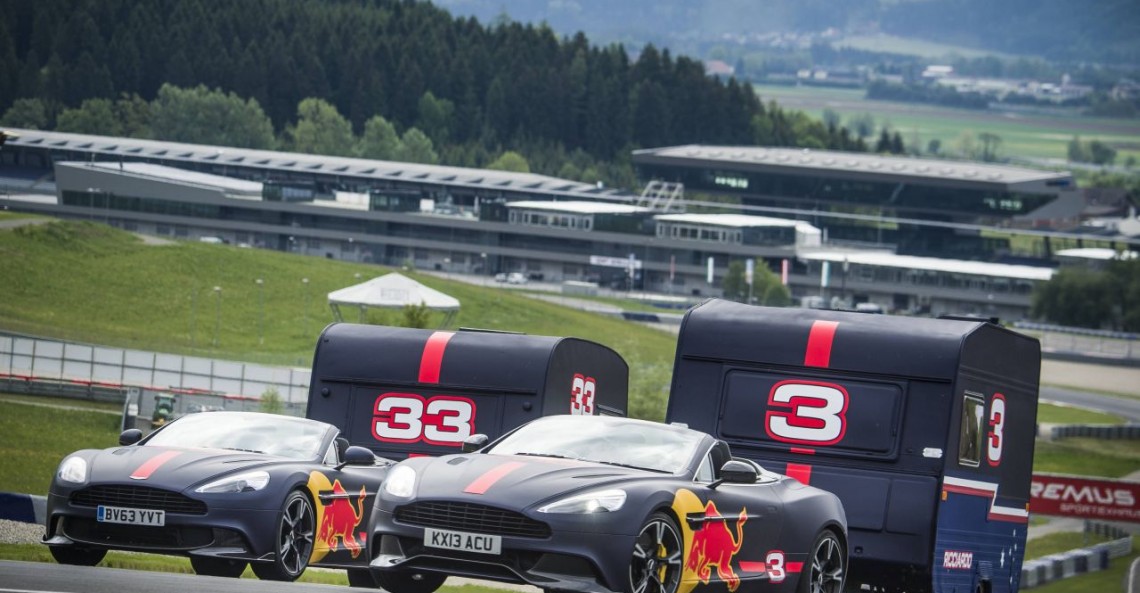 Verstappen i Ricciardo zdemolowali przyczepy kempingowe w nietypowym wyścigu