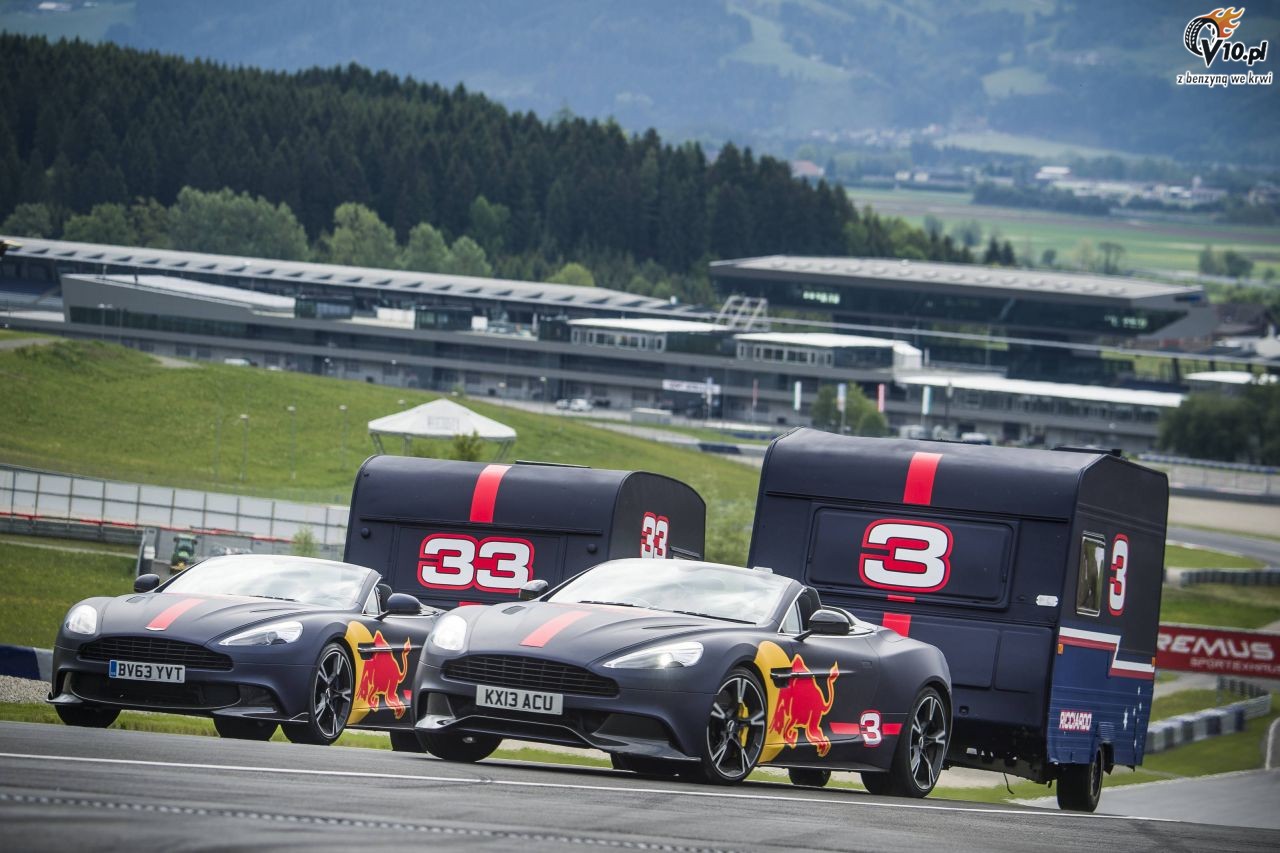 Verstappen i Ricciardo zdemolowali przyczepy kempingowe w nietypowym wycigu