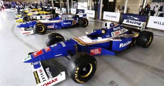 Historyczne bolidy F1 zespołu Williams w akcji na torze Silverstone